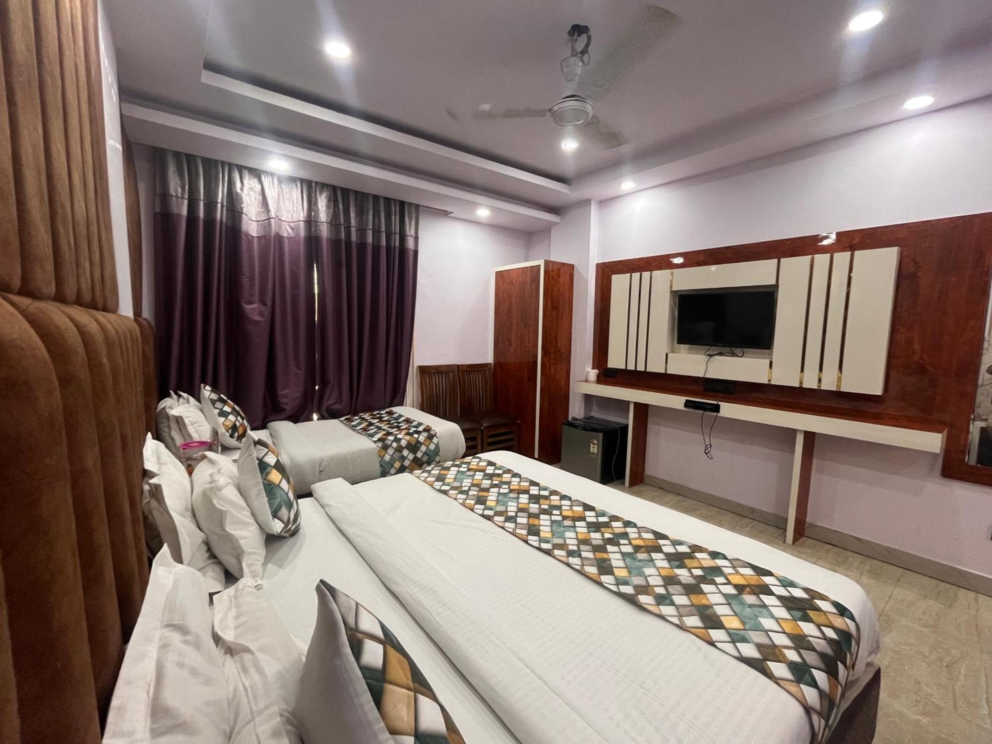 Hotel Embassy Near Rk Ashram Metro New Delhi Exterior photo