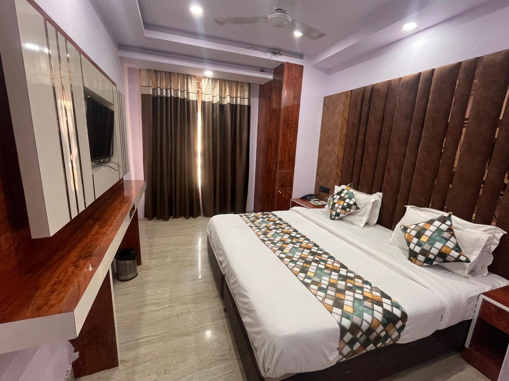 Hotel Embassy Near Rk Ashram Metro New Delhi Exterior photo